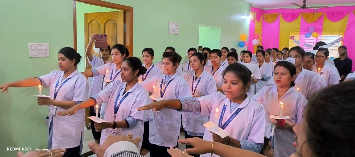 DST Group nursing students at candle-lighting oath ceremony